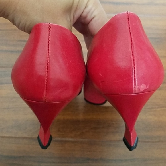 Phyllis Poland Red Heel & Blk Flower - Picture 6 of 8